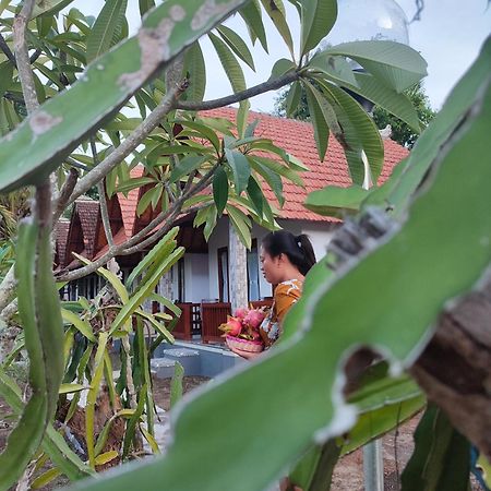 Santhi Guna Bungalow Toyapakeh Eksteriør billede