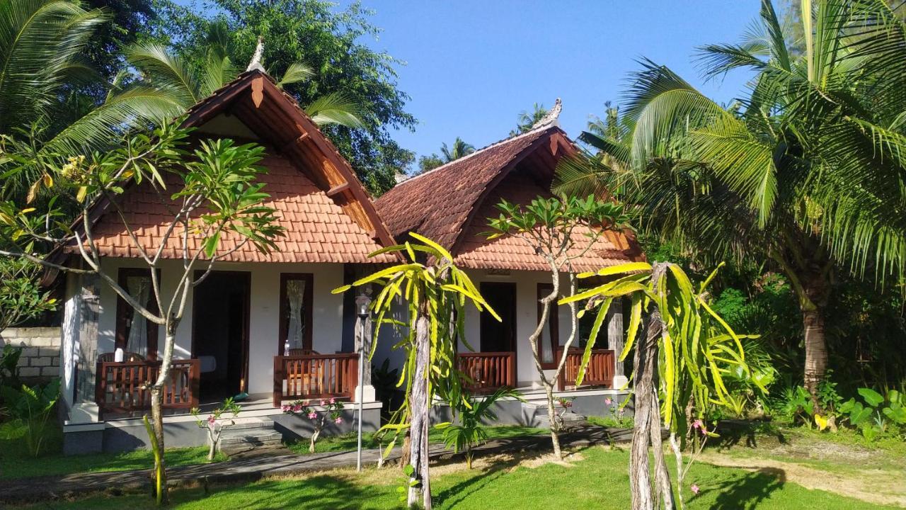 Santhi Guna Bungalow Toyapakeh Eksteriør billede