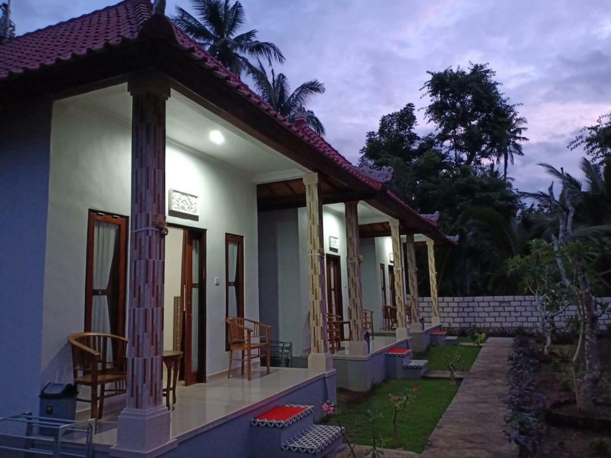Santhi Guna Bungalow Toyapakeh Eksteriør billede