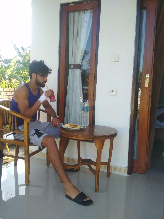 Santhi Guna Bungalow Toyapakeh Eksteriør billede