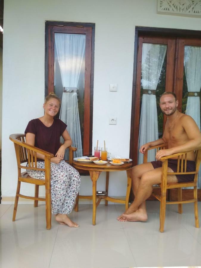 Santhi Guna Bungalow Toyapakeh Eksteriør billede