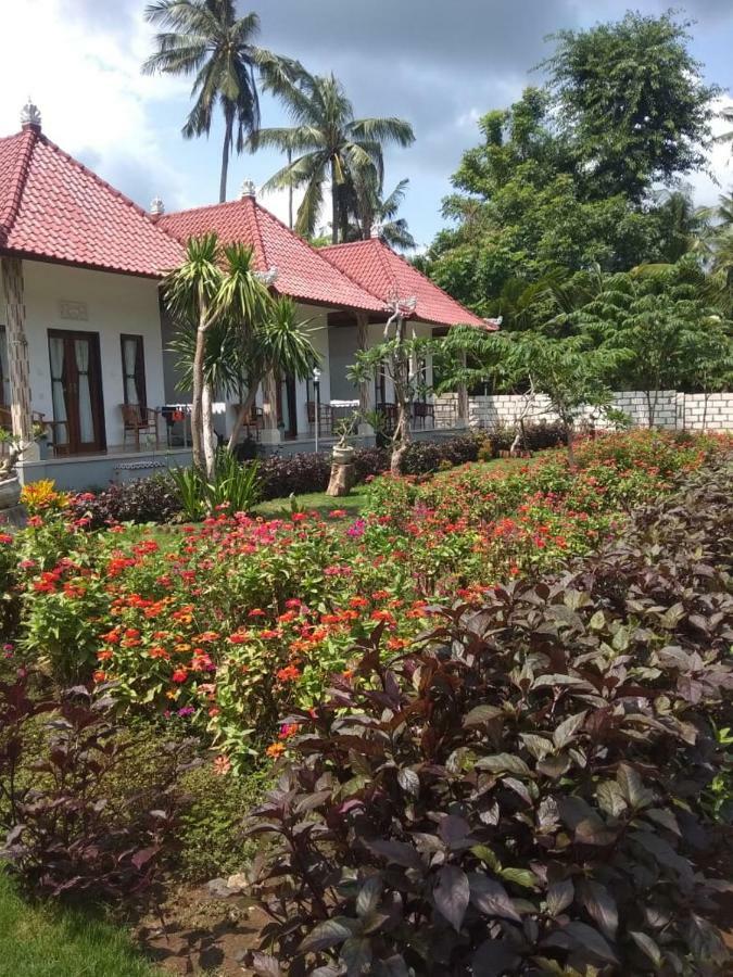 Santhi Guna Bungalow Toyapakeh Eksteriør billede